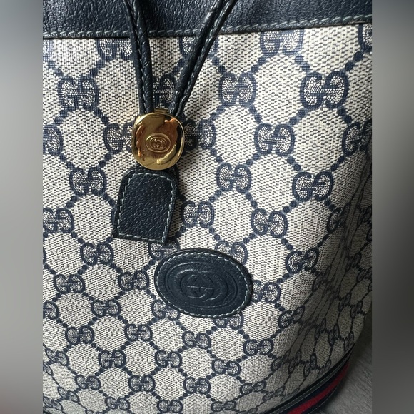 💯 Gucci navy drawstring Bucket bag - Picture 2 of 11